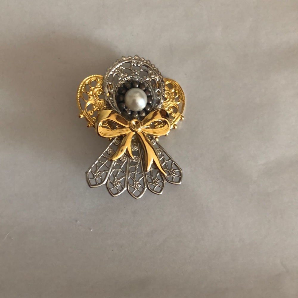 Angel pin